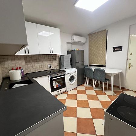 Sisterhood Hostel-Female Only Tiranë Ngoại thất bức ảnh