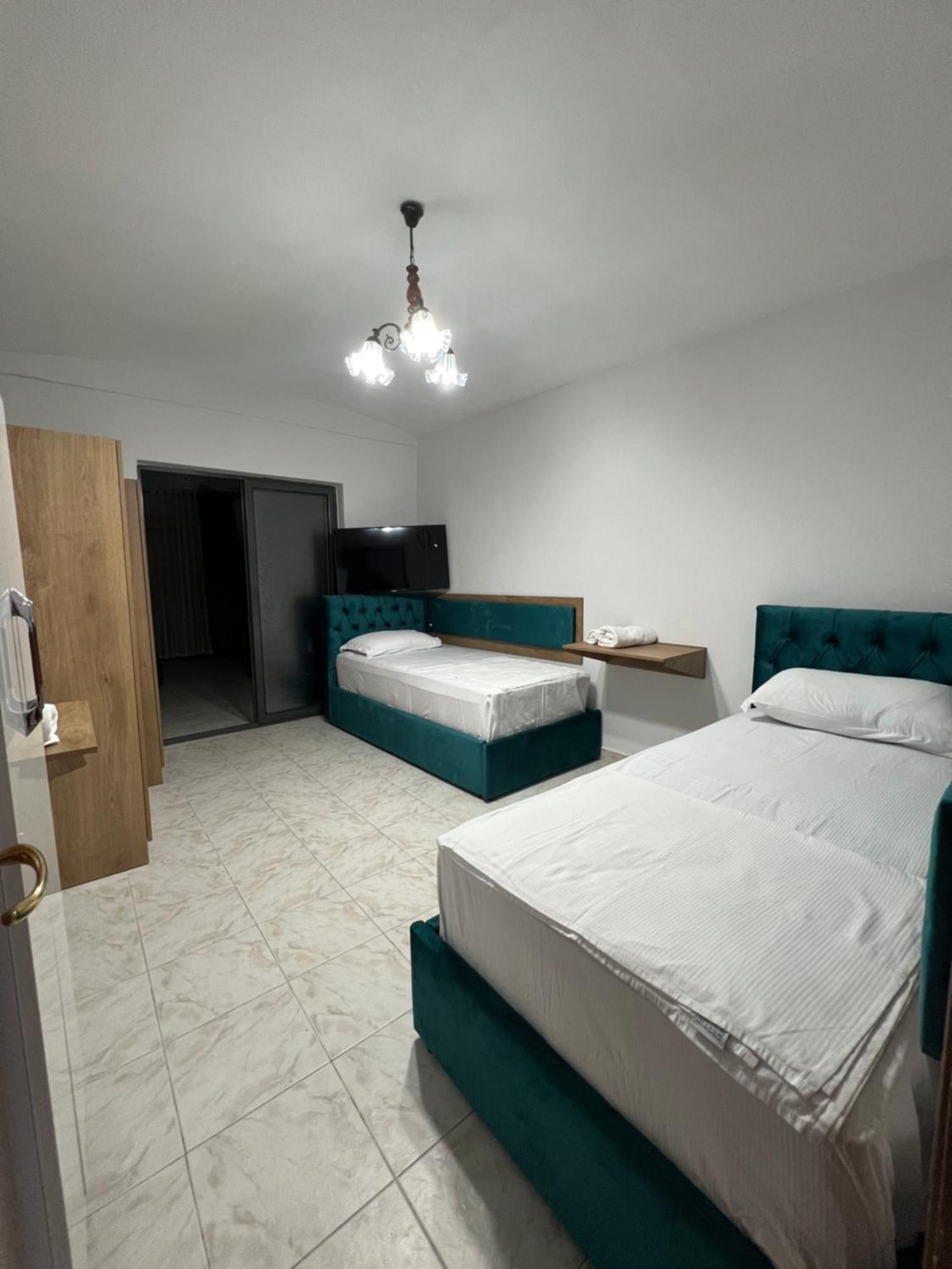 Sisterhood Hostel-Female Only Tiranë Ngoại thất bức ảnh