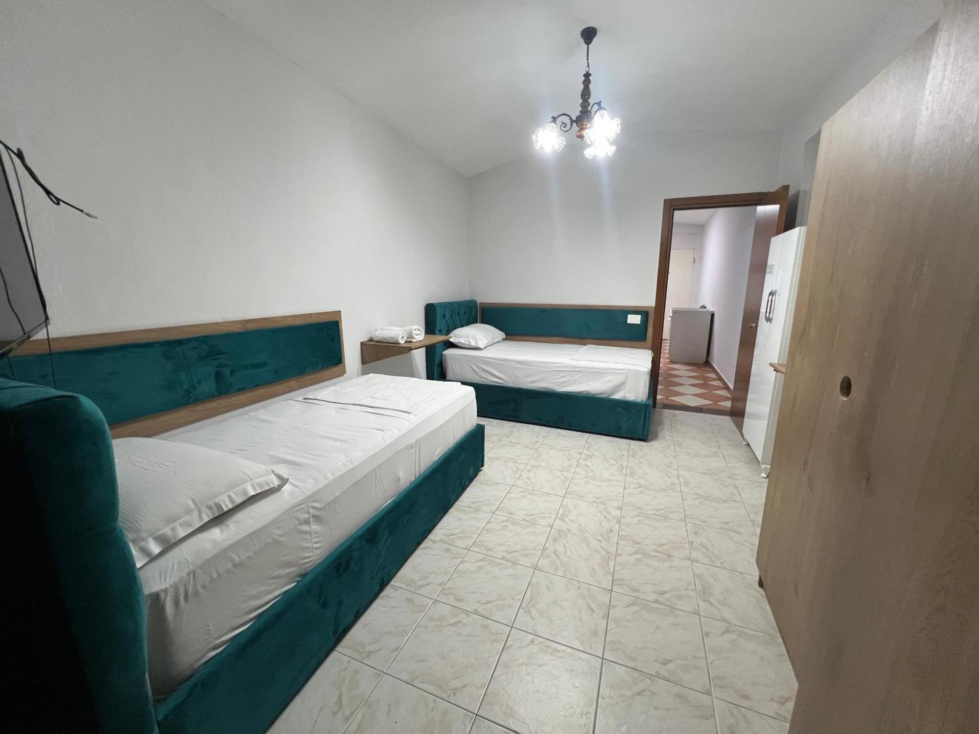 Sisterhood Hostel-Female Only Tiranë Ngoại thất bức ảnh