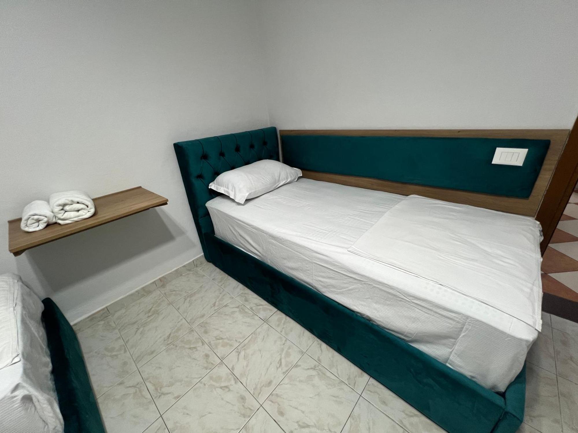 Sisterhood Hostel-Female Only Tiranë Ngoại thất bức ảnh